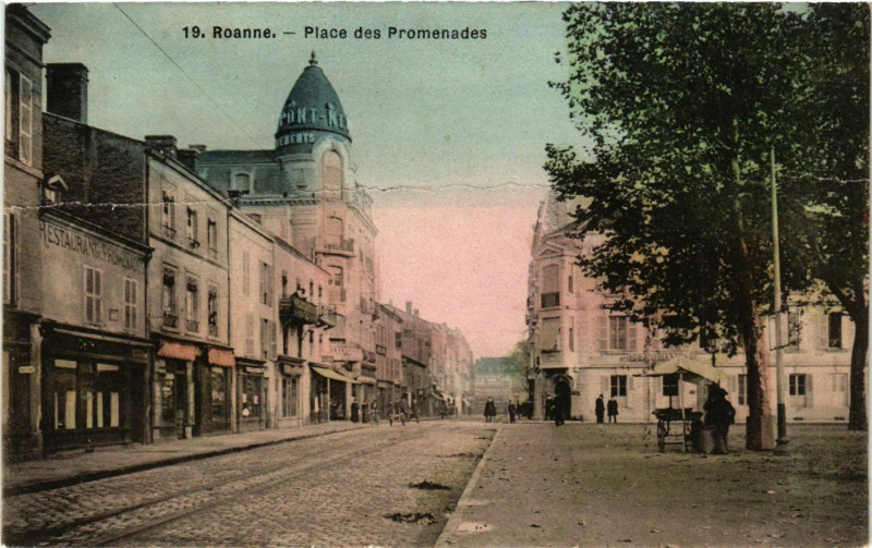 Carte postale ancienne Roanne- Place des Promenades France à Roanne