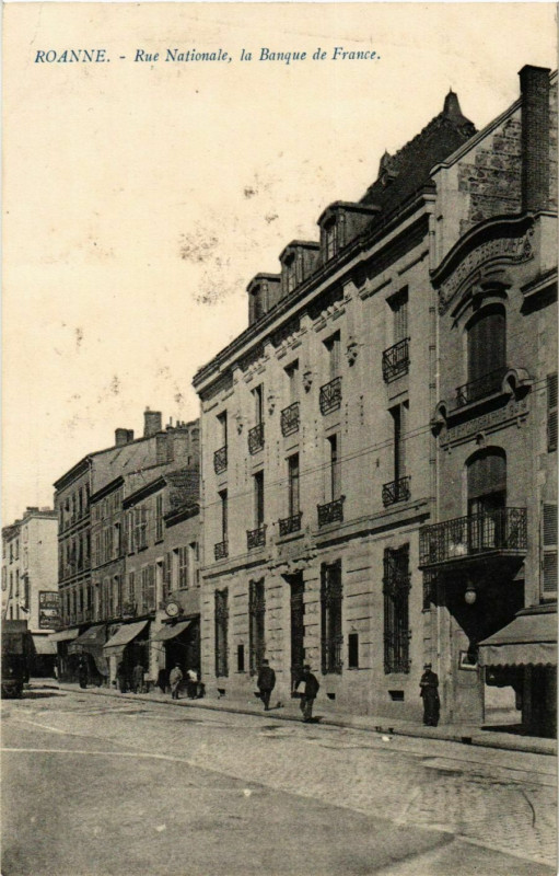 Carte postale ancienne Roanne- Rue Nationale, la Banque de France France à Roanne