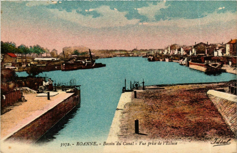 Carte postale ancienne Roanne- Bassin du Canal, vue prise de l'Escule France à Roanne
