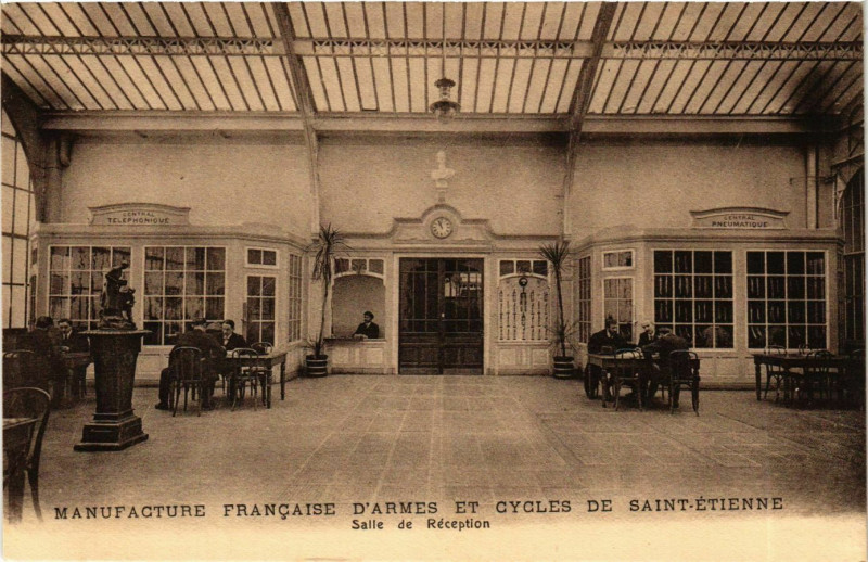Carte postale ancienne Saint Etienne- Salle de Reception, Manufac. Fr. D'Armes France à Saint-Étienne