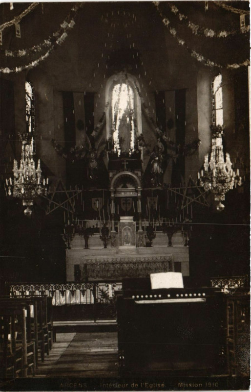 Carte postale ancienne Interieur de l'Eglise
