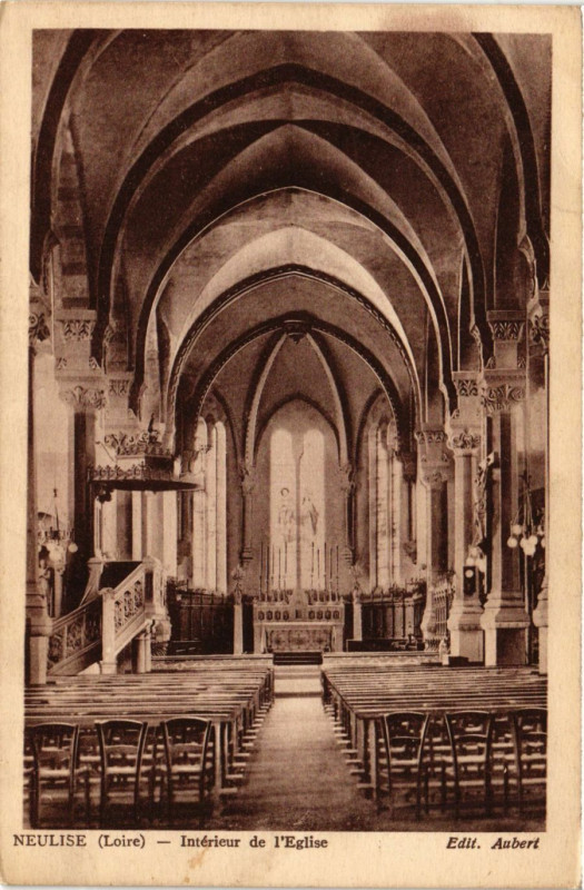 Carte postale ancienne Neulisse- Interieur de l'Eglise