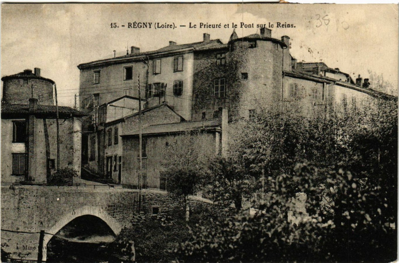 Carte postale ancienne Regny- Le Prieure et le Pont sur le Reins à Régny