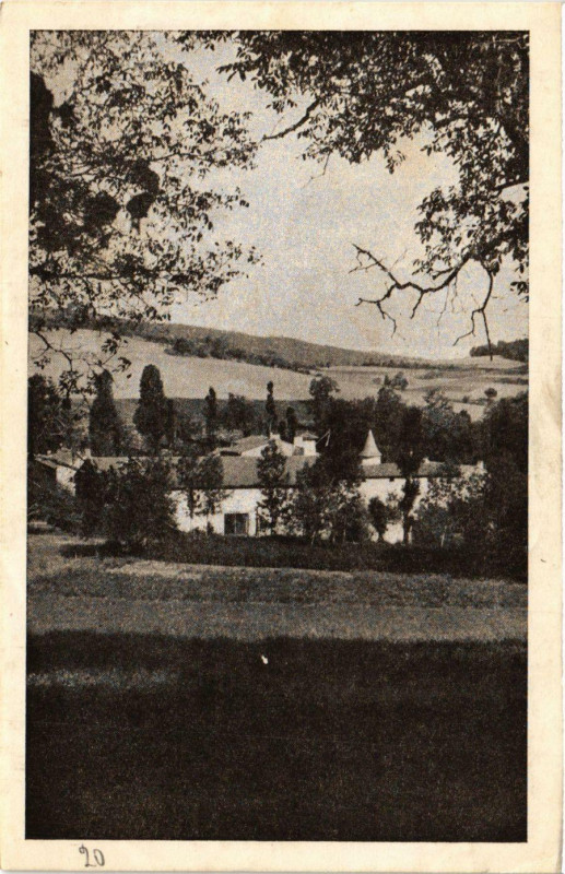 Carte postale ancienne Les Salles- Manoir de Serrats aux Salles