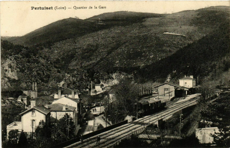 Carte postale ancienne Pertuiset- Quartier de la Gare