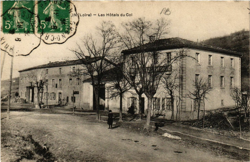 Carte postale ancienne Pavezin- Les Hotels du Col à Pavezin