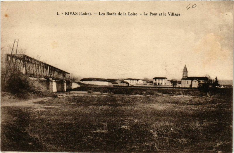 Carte postale ancienne Rivas- Les Bords de la Loire ,Le Pont et le Ville à Rivas