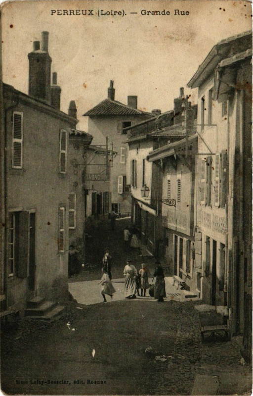 Carte postale ancienne Perreux- Grande Rue à Perreux
