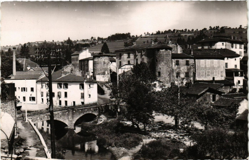 Carte postale ancienne Regny- pont sur le Rhins à Régny