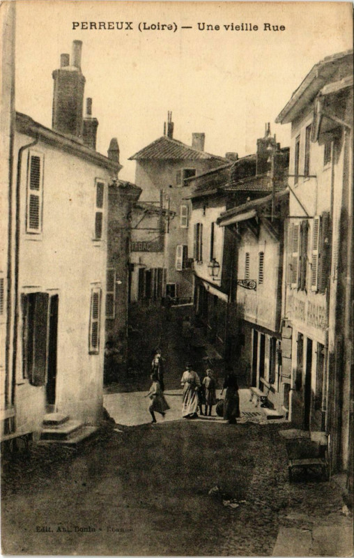 Carte postale ancienne Perreux- Une vieille Rue à Perreux