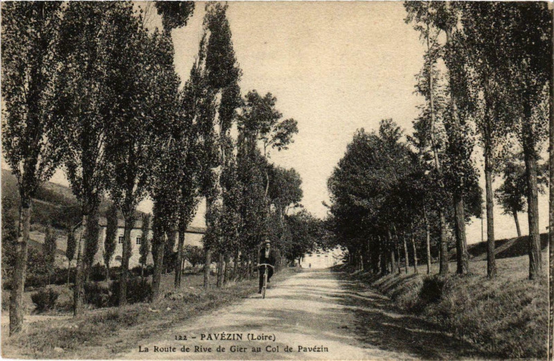 Carte postale ancienne Pavezin- La Route de Rive de Gier au Col de Pavezin à Pavezin