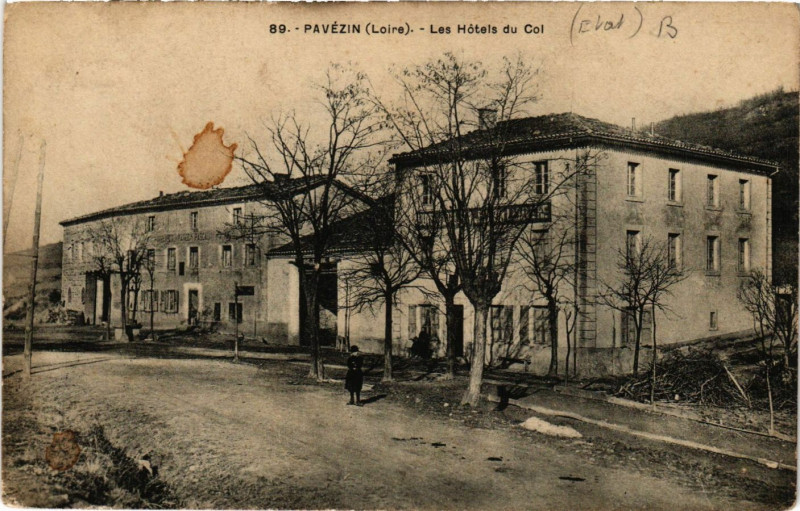Carte postale ancienne Pavezin- Les Hotels du Col à Pavezin