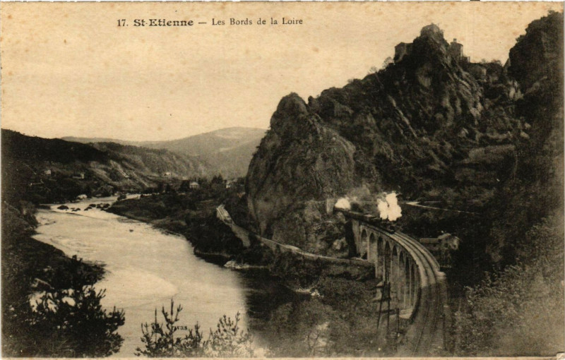 Carte postale ancienne Saint Etienne- Les Bords de la Loire à Saint-Étienne