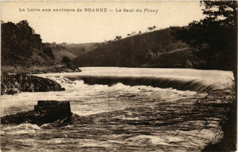 Carte postale ancienne La Loire aux environs de Roanne- Le Saut du Pinay à Roanne