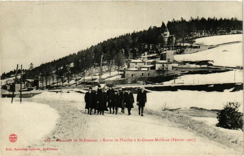 Carte postale ancienne Route de Planfoy a St Genest Malifaux à Planfoy