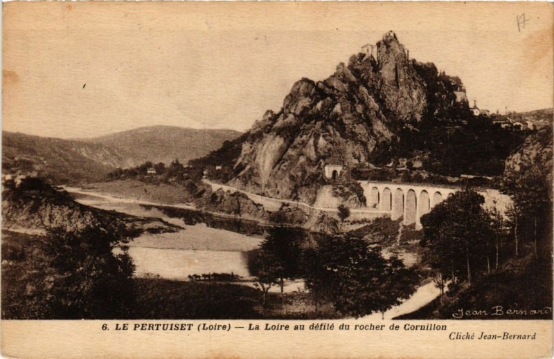 Carte postale ancienne Le Pertuiset- La Loire au defile du rocher de Cornillon à Roche