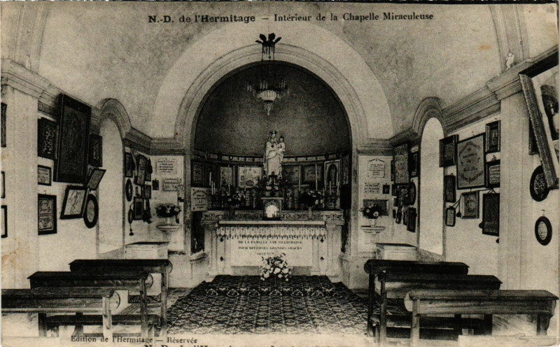 Carte postale ancienne Notre Dame de l'Hermitage- Interieur de la chapelle Miraculeuse