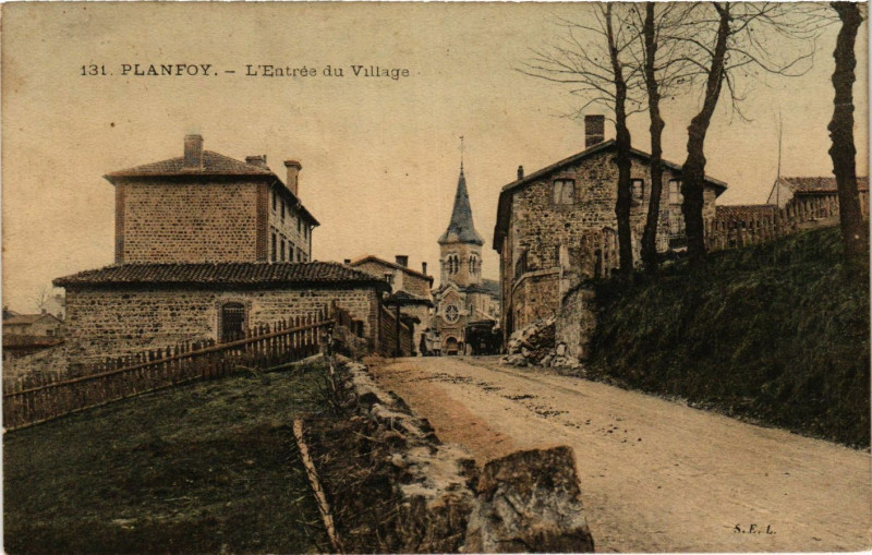 Carte postale ancienne Planfoy- Entree du Village à Planfoy