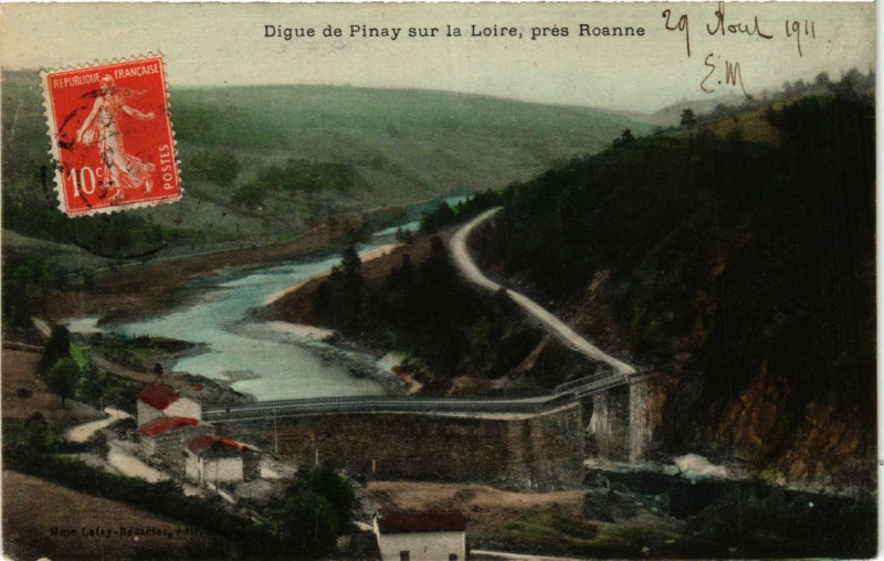 Carte postale ancienne Digue de Pinay sur la Loire à Pinay