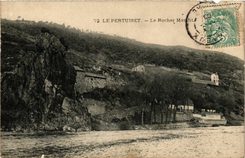 Carte postale ancienne Le Pertuiset- Le Rocher Maudit à Roche