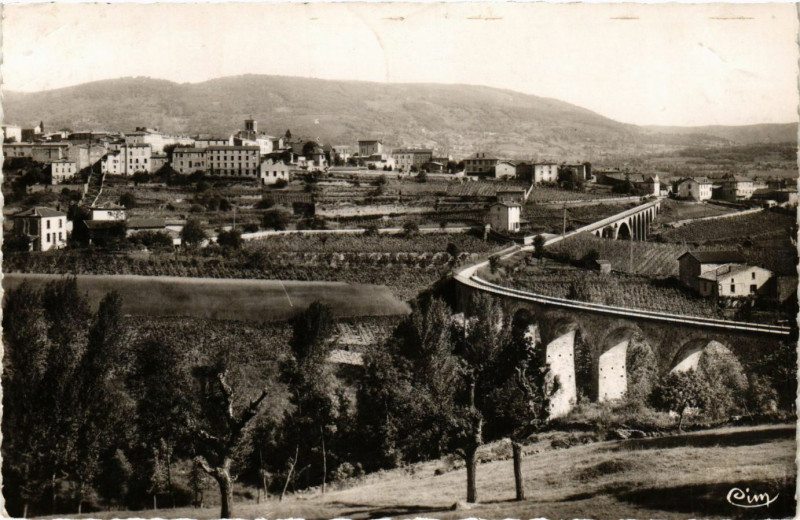 Carte postale ancienne Pelussin- Vue generale Quartier des Croix et les Viaducs à Pélussin