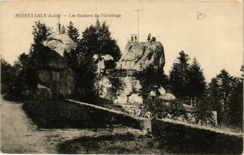 Carte postale ancienne Noiretable- Les Rochers de l'Ermitage à Noirétable