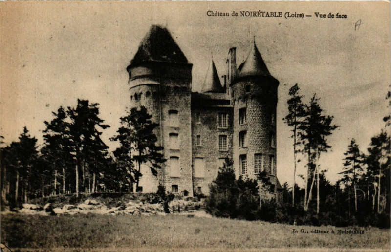 Carte postale ancienne Noiretable- Chateau, vue de Face à Noirétable