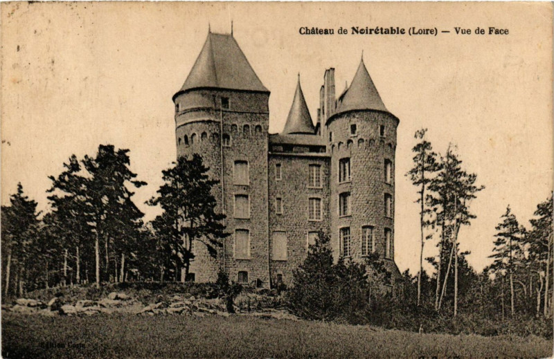 Carte postale ancienne Noiretable- Chateau, vue de Face à Noirétable