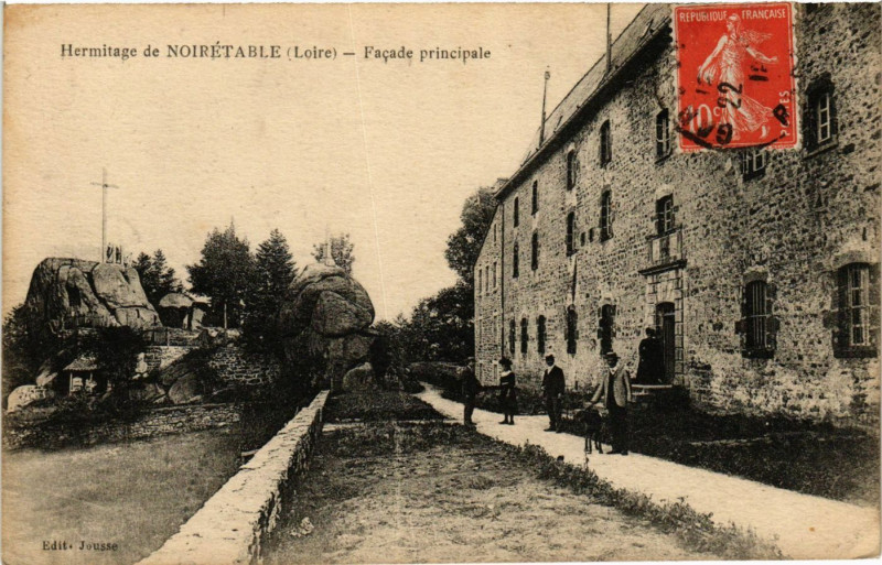 Carte postale ancienne Noiretable- Hermitage, Facade principale à Noirétable