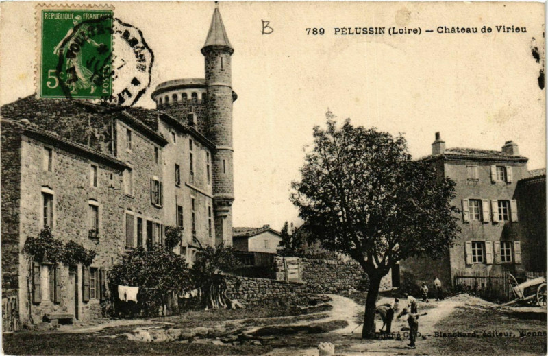 Carte postale ancienne Pelussin- Chateau de Virieu à Pélussin