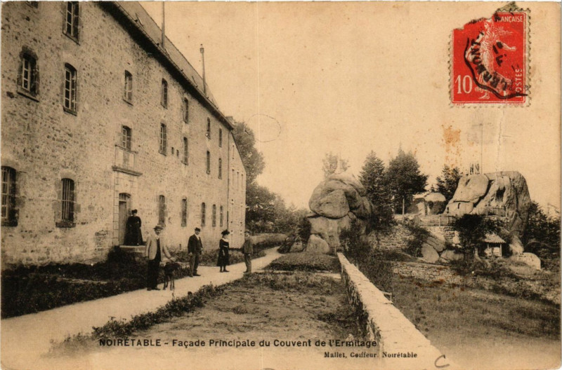Carte postale ancienne Noiretable- Facade Principale du Couvent de l'Ermitage à Noirétable