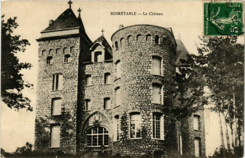 Carte postale ancienne Noiretable- Le Chateau à Noirétable