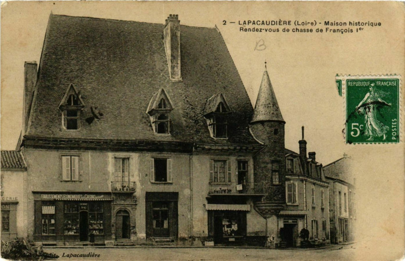 Carte postale ancienne La Pacaudiere- Maison Historique à La Pacaudière