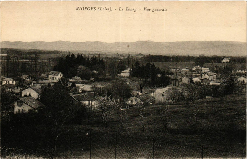 Carte postale ancienne Riorges- Le Bourg, Vue generale à Riorges