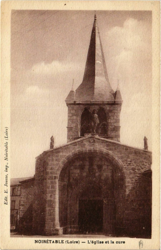 Carte postale ancienne Noiretable- Eglise et la cure à Noirétable