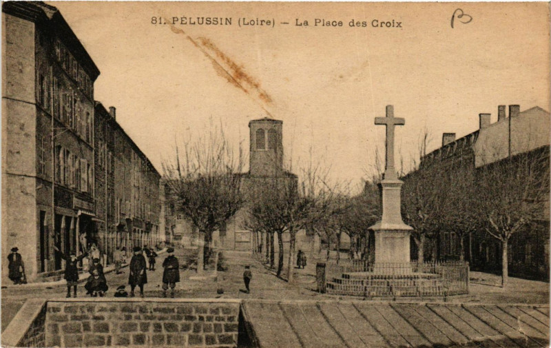 Carte postale ancienne Pelussin- La Place des Croix à Pélussin