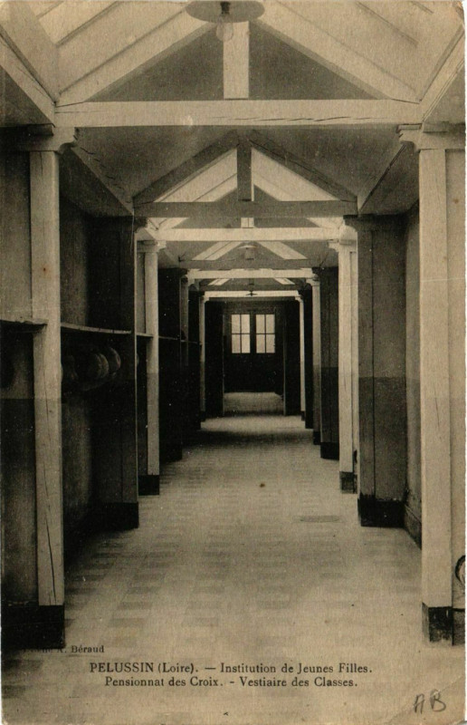 Carte postale ancienne Pelussin- Institution de Jeunes Filles ,Pensionnat des Croix à Pélussin