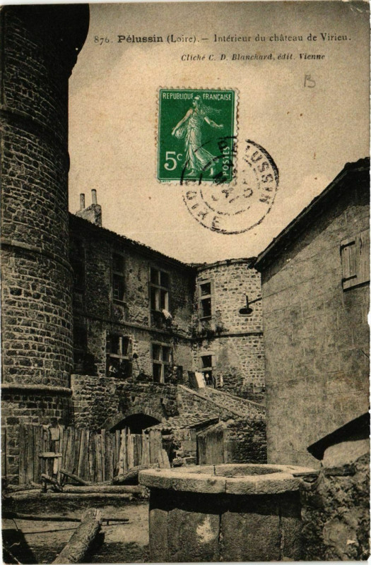 Carte postale ancienne Pelussin- Interieur du Chateau de Virieu à Pélussin