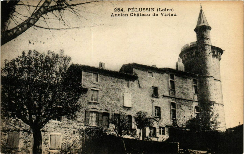 Carte postale ancienne Pelussin- Ancien Chateau de Virieu à Pélussin