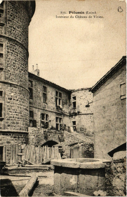 Carte postale ancienne Pelussin- Interieur du Chateau de Virieu à Pélussin