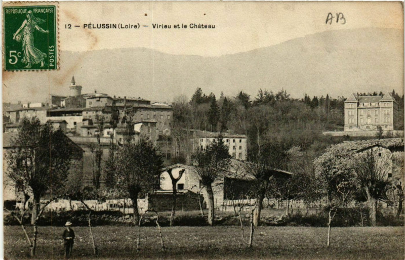Carte postale ancienne Pelussin- Virieu et le Chateau à Pélussin