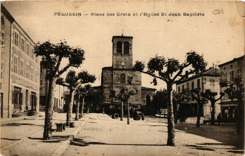 Carte postale ancienne Pelussin-Place des Croix et Eglise St Jean Baptiste à Pélussin