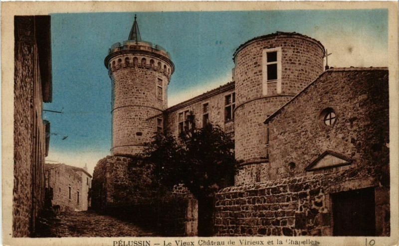 Carte postale ancienne Pelussin- Le Vieux Chateau de Virieux et la Chapelle à Pélussin