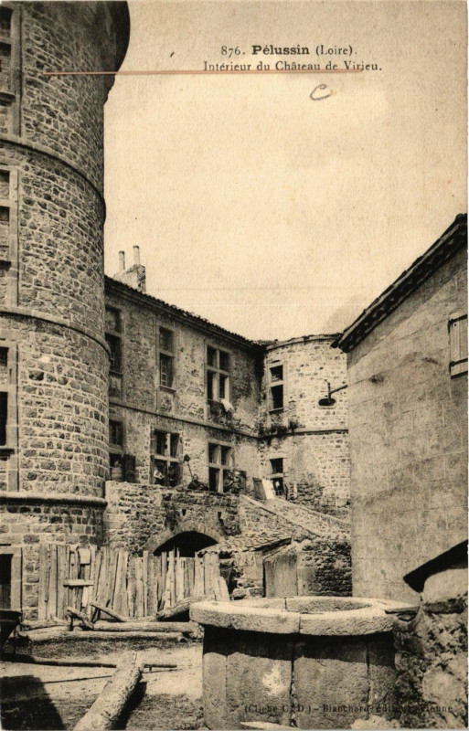 Carte postale ancienne Pelussin- Interieur du Chateau de Virieu à Pélussin