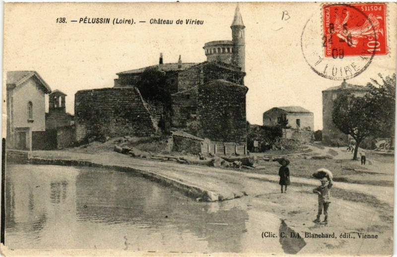 Carte postale ancienne Pelussin- Chateau de Virieu à Pélussin