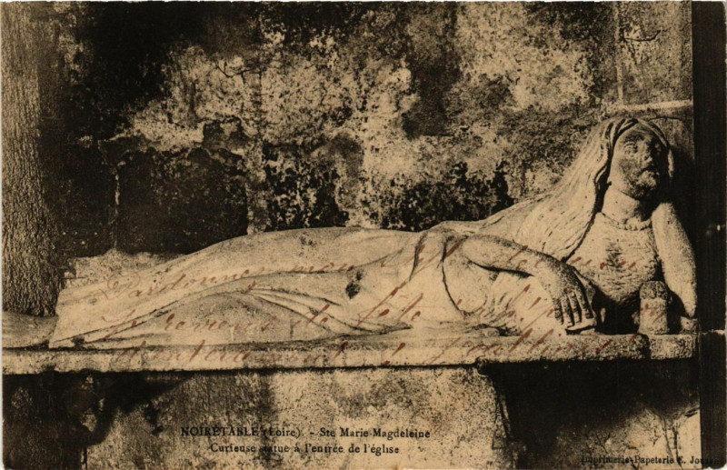 Carte postale ancienne Noiretable- Ste Marie Magdeleine, curieuse statue à Noirétable