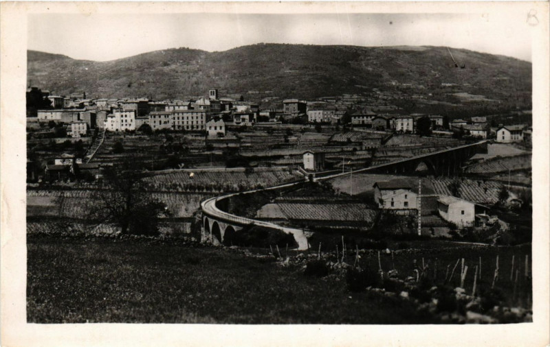 Carte postale ancienne Pelussin- Quartier et Eglise des Croix à Pélussin