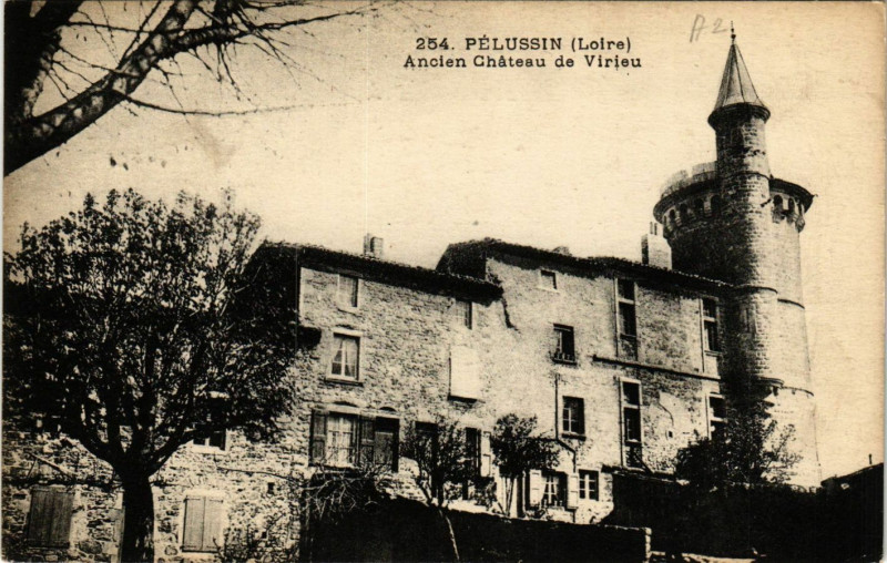 Carte postale ancienne Pelussin- Ancien Chateau de Virieu à Pélussin