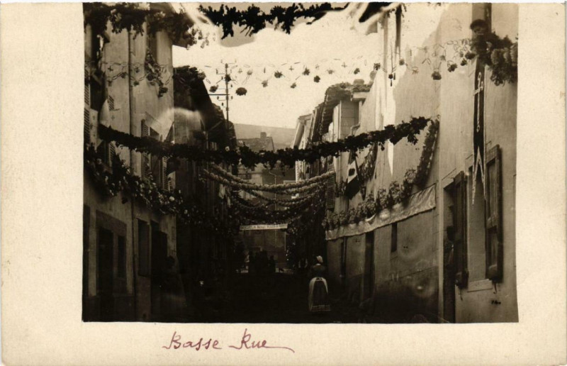 Carte postale ancienne Saint-Paul-en-Jarez Congres Eucharistique 1910 Basse Rue. à Saint-Paul-en-Jarez