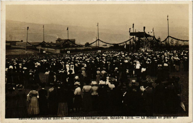 Carte postale ancienne Saint-Paul-en-Jarez La Messe en plein air. à Saint-Paul-en-Jarez